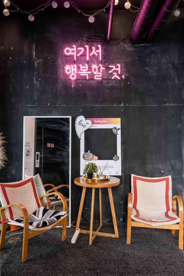 בוסאן Canvas Black Guesthouse מראה חיצוני תמונה
