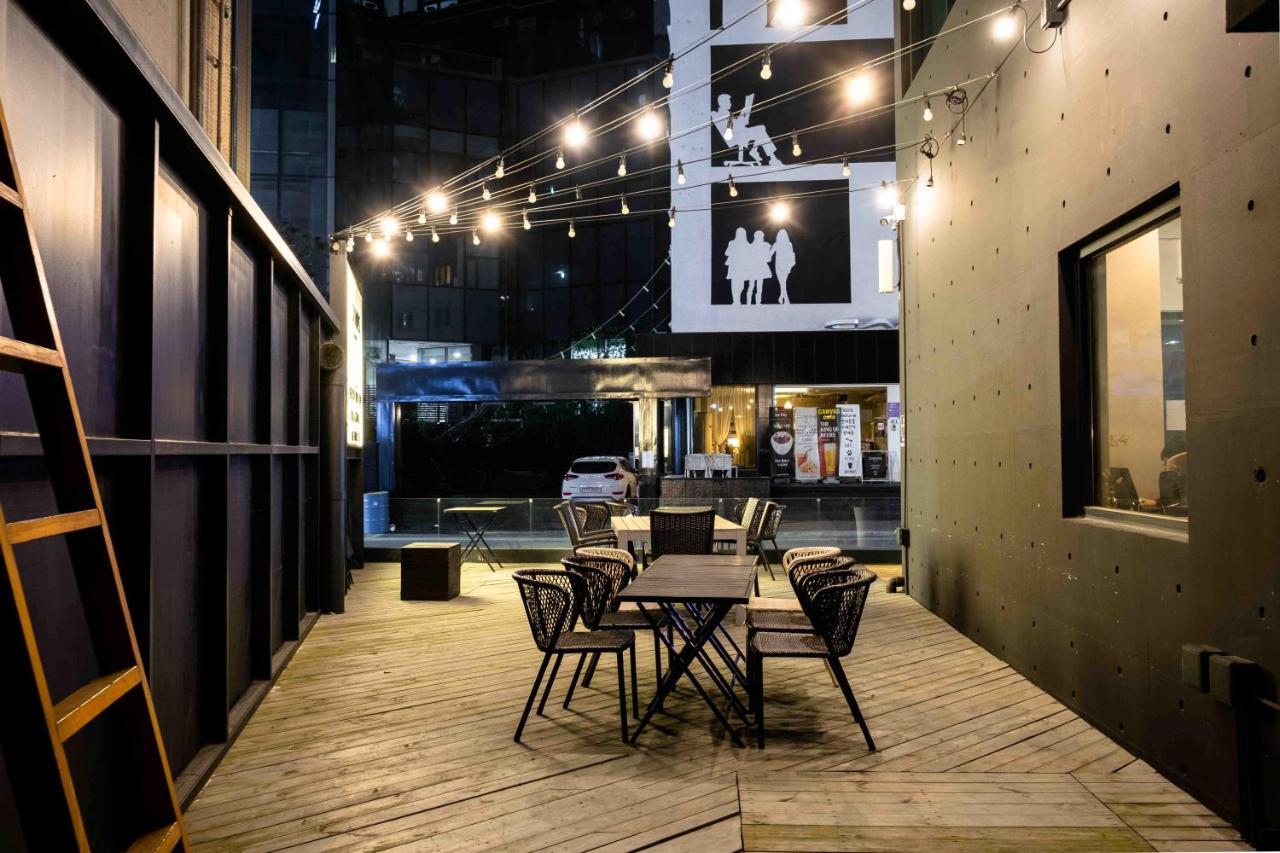בוסאן Canvas Black Guesthouse מראה חיצוני תמונה