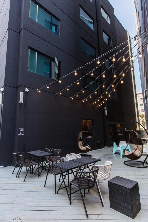 בוסאן Canvas Black Guesthouse מראה חיצוני תמונה