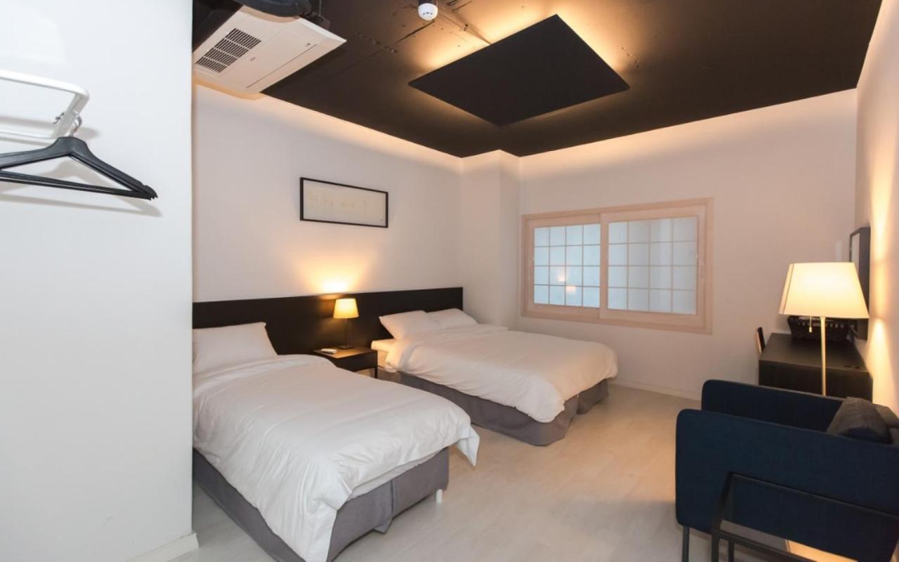 בוסאן Canvas Black Guesthouse מראה חיצוני תמונה