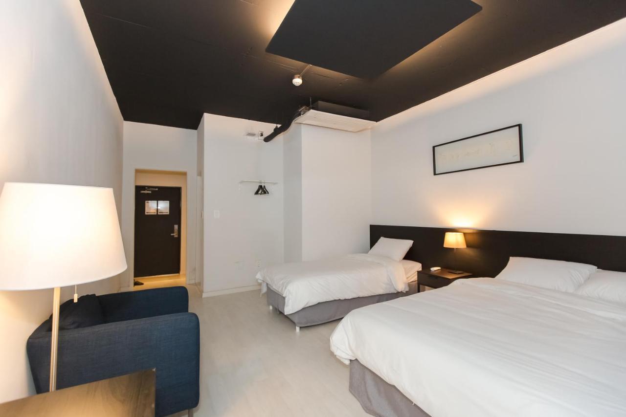 בוסאן Canvas Black Guesthouse מראה חיצוני תמונה