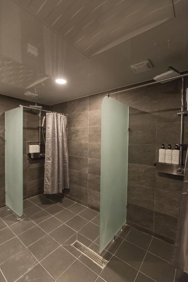בוסאן Canvas Black Guesthouse מראה חיצוני תמונה