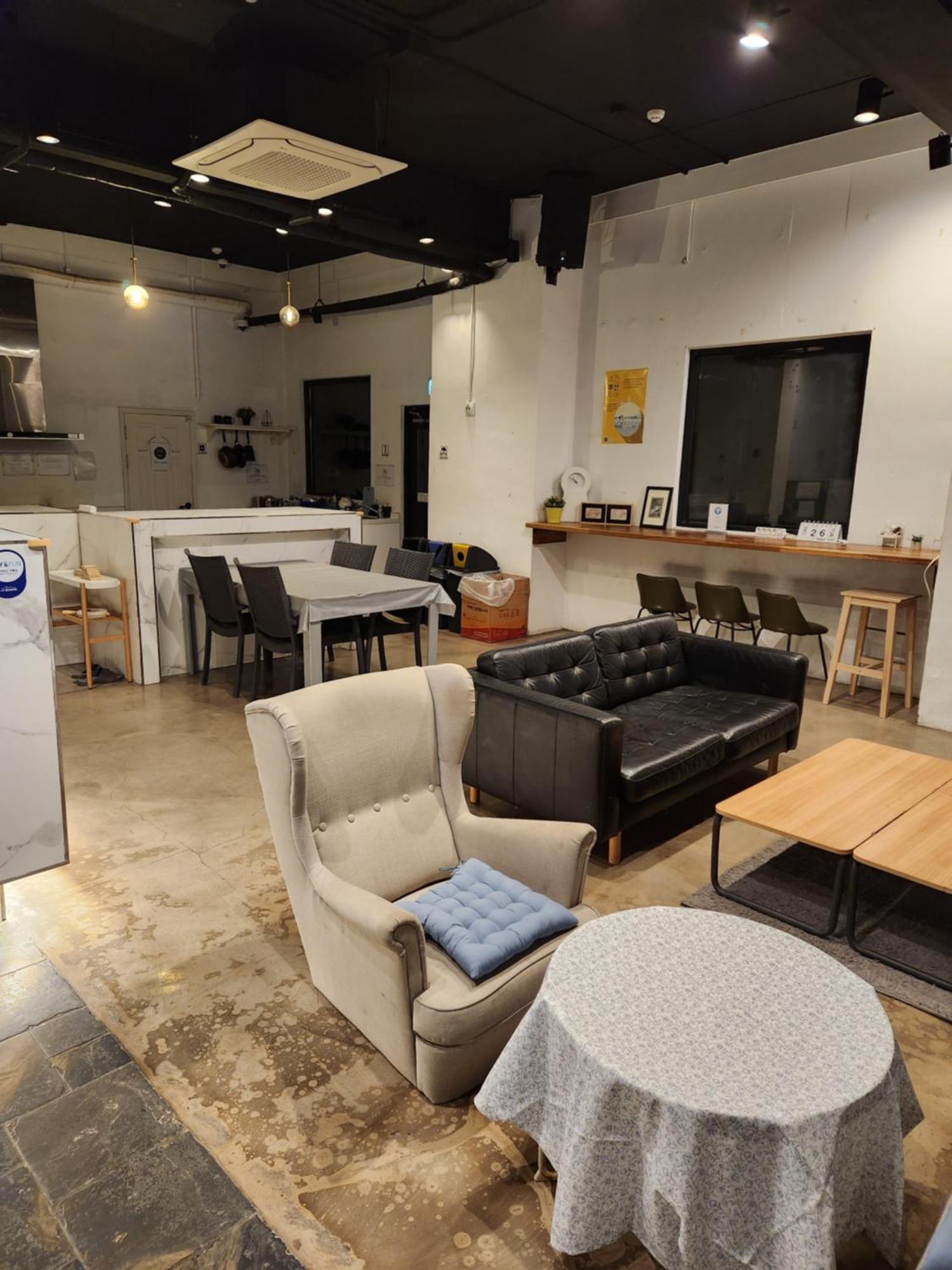 בוסאן Canvas Black Guesthouse מראה חיצוני תמונה